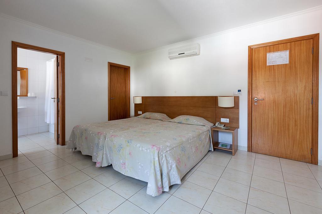 Hotel Solmar Calheta (Azores) Quarto foto